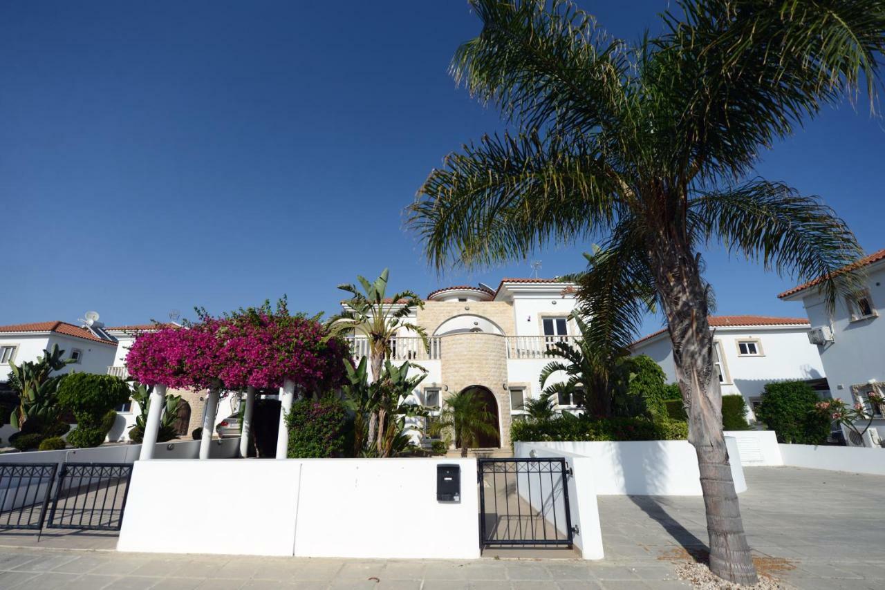 Karythia Pyla Exterior foto